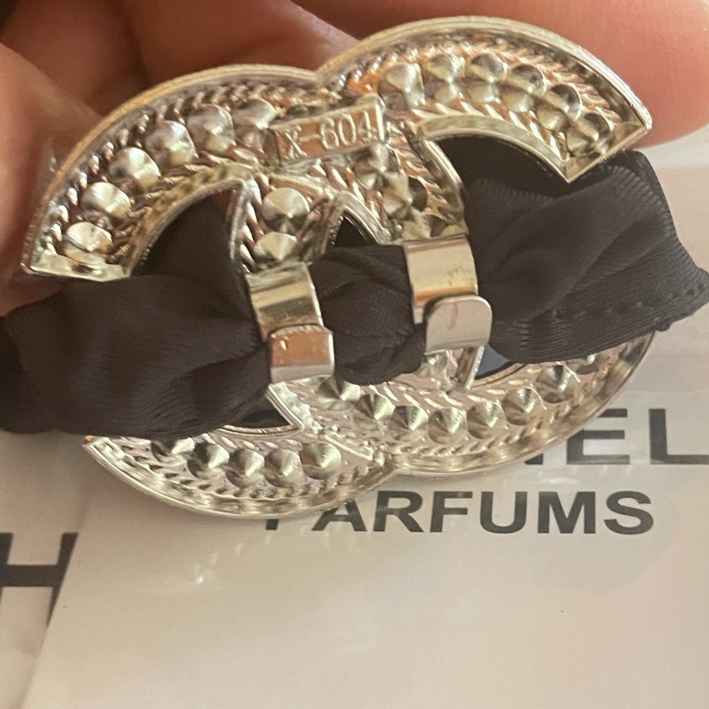 CHANEL Silver Logo Hair Accessory with Black Ribbon - Picture 5 of 9